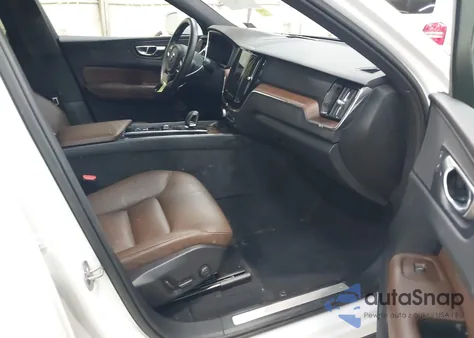 2023 Volvo Xc60 Recharge Plug-In Hybrid T8 Plus Bright Theme из США, поврежденный, VIN YV4H60DN4P1301007